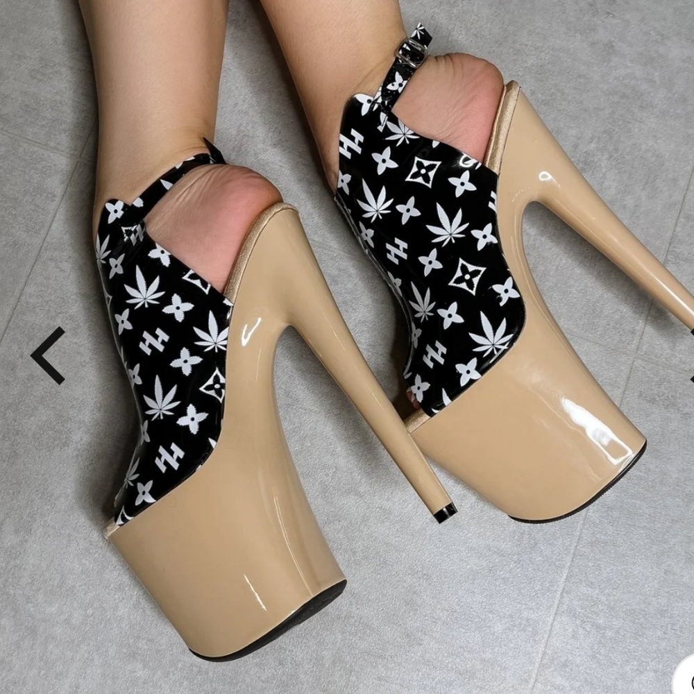 Hella  heel  size 6 ..8 high. Rare piece .limited edition new never use